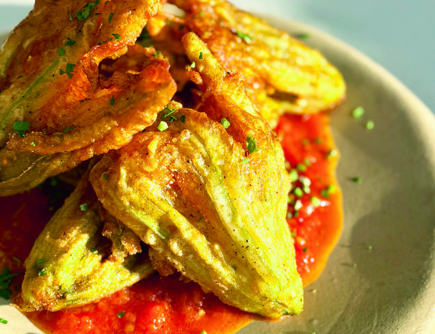 Domates Soslu Kabak Çiçeği Kızartması