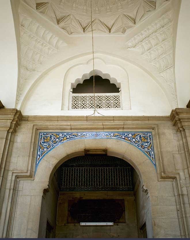 Renk, teknik ve dekorasyon tasarımlarıyla İslam uygarlıÄında seramik