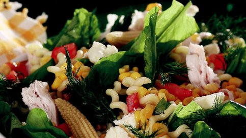 Tavuklu Kuzukulağı Salatası