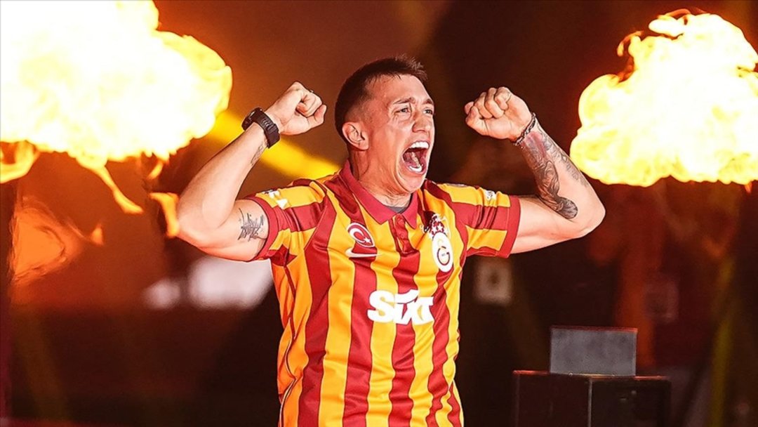 MUSLERA TÜRK FUTBOL TARİHİNE GEÇEBİLİR