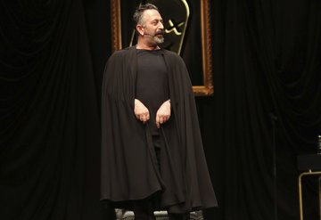 Defne Samyeli, Cem Yılmazı sahnede izledi
