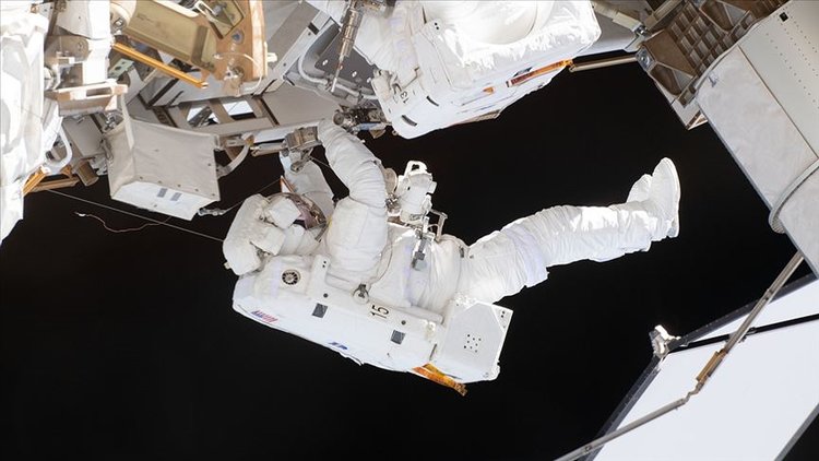 UUİ’de batarya değişimi için astronotlar uzay yürüyüşüne çıktı