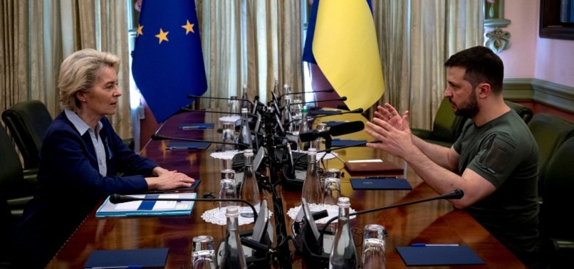 UKRAINES PUSH FOR EU CANDIDACY STIRS UP ENLARGEMENT QUARRELS