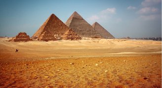 Dior Mısırda Giza Piramitlerinin Önünde Defile Düzenleyecek