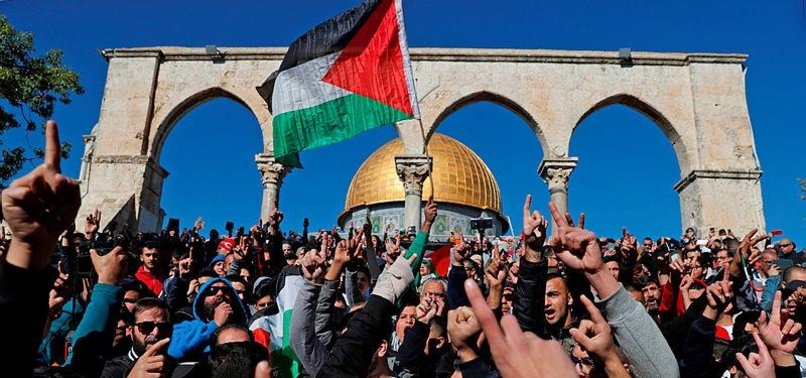 PALESTINIANS PRAY OUTSIDE AQSA TO PROTEST GATE CLOSURE
