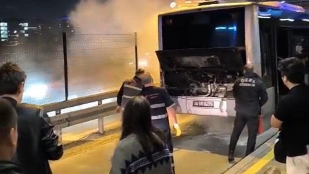 İSTANBUL’DA METROBÜS YANGINI