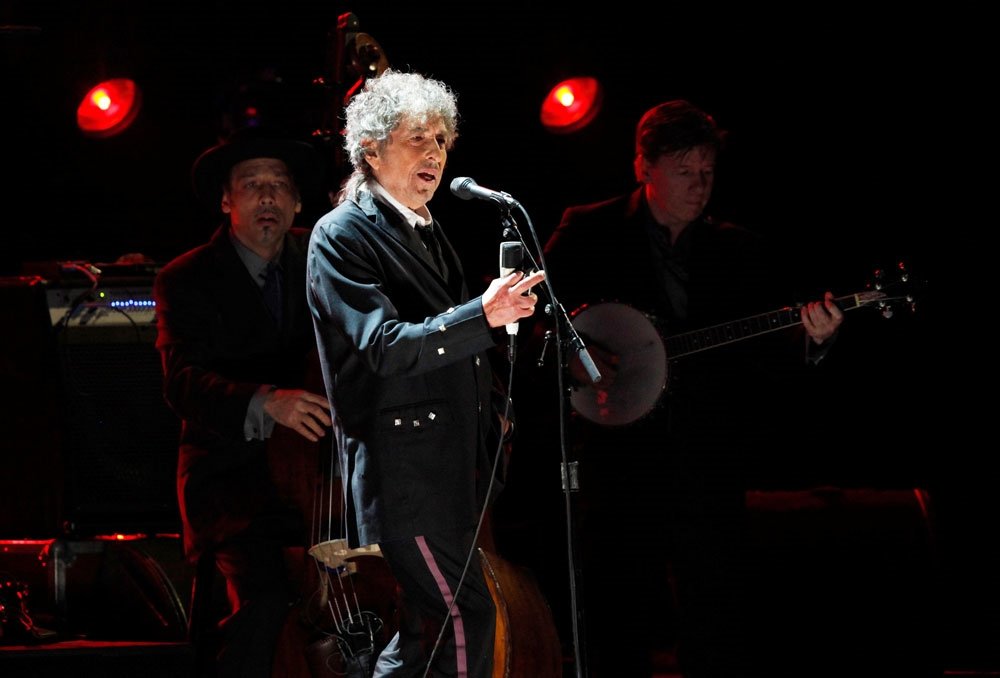 BOB DYLAN SONUNDA NOBEL’İ ALIYOR