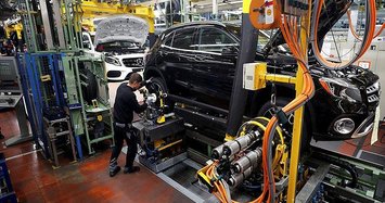 Daimler mulls slashing 1,100 senior jobs: report