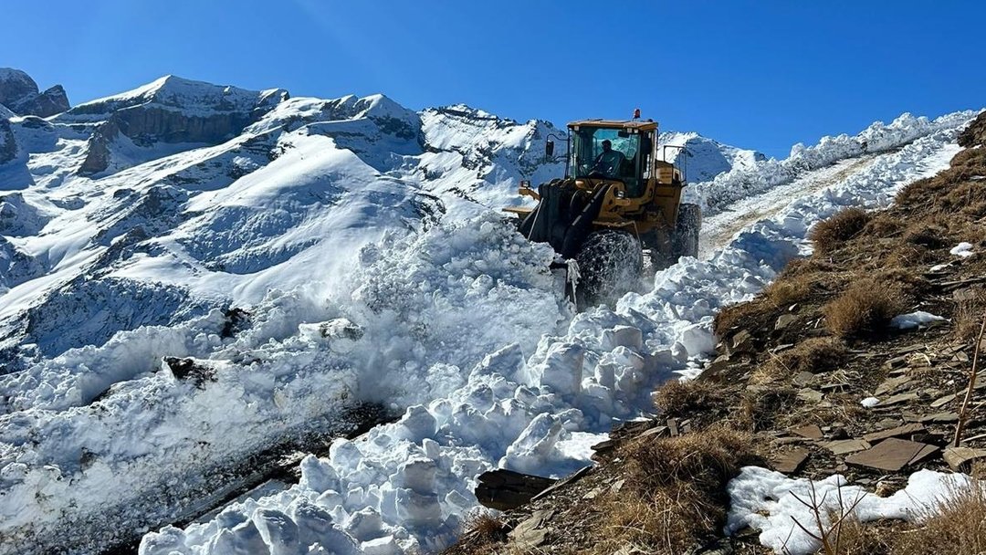 HAKKARİ’DE KARLA MÜCADELE