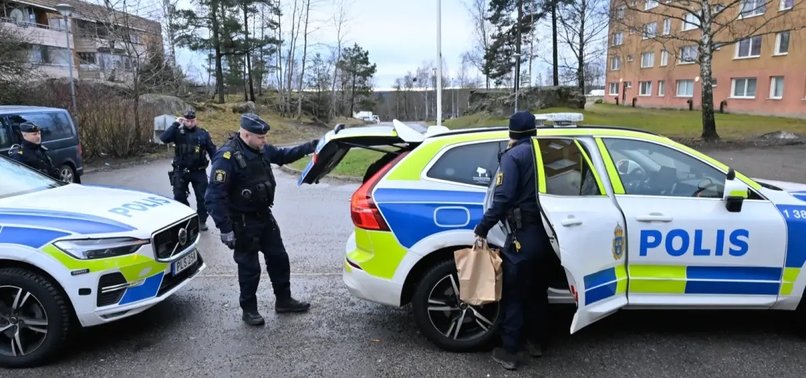 SWEDEN LOWERS TERROR ALERT LEVEL