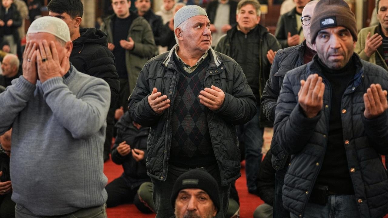 Laylat al-Reghaib prayers held across Türkiye to mark Three Months beginning
