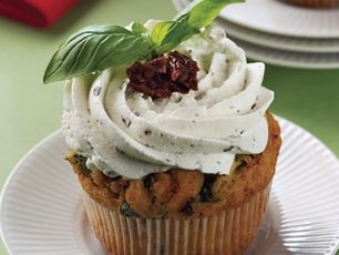 Kurutulmuş Domatesli ve Fesleğenli Cupcake