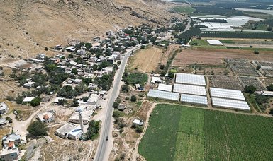 Illegal Israeli settlers attack farmers, residential areas in West Bank
