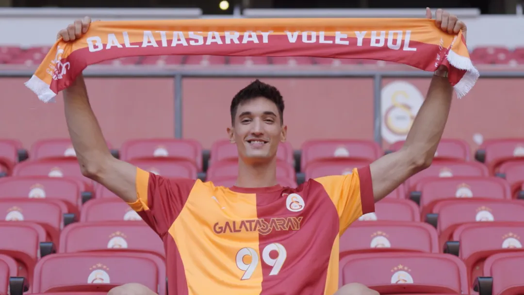 GALATASARAY ERKEK VOLEYBOL TAKIMI GENÇ SMAÇÖR EFE MANDIRACI İLE ANLAŞMAYA VARDI