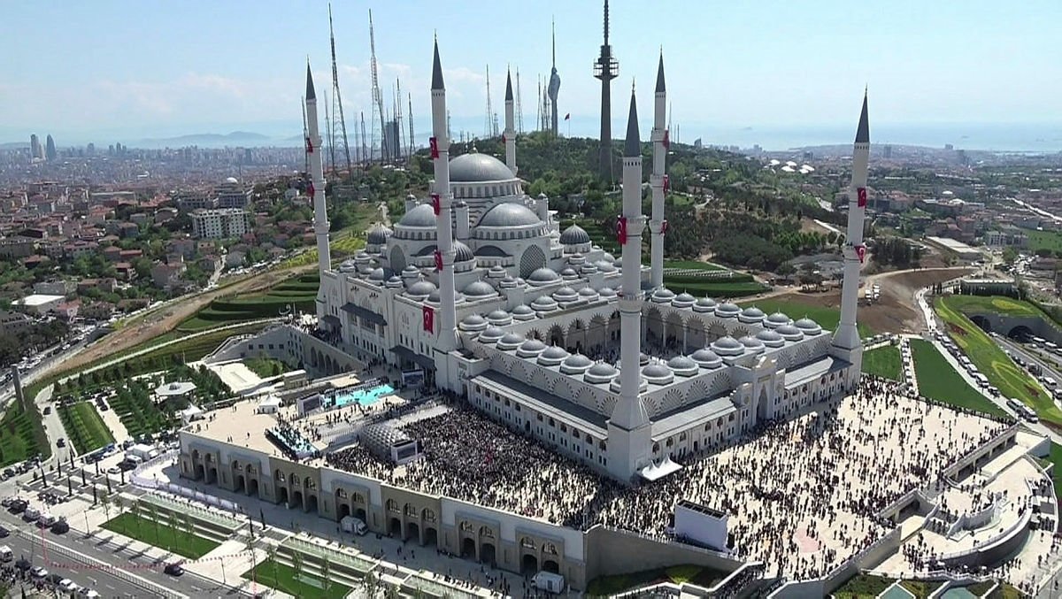 Turkeys largest mosque formally opens doors in Istanbul