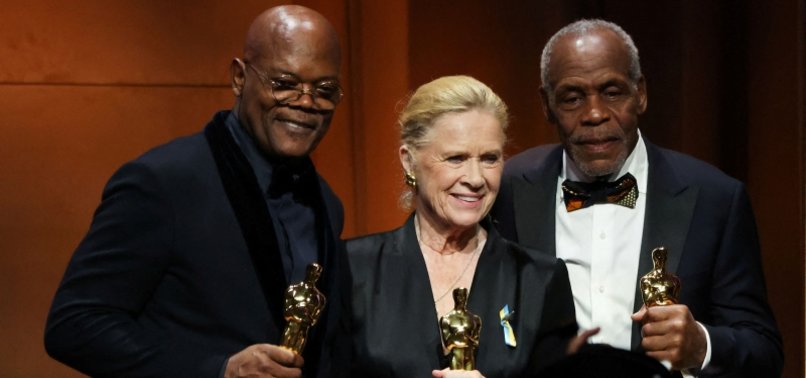 OSCARS WEEKEND KICKS OFF WITH HONORS FOR SAMUEL L. JACKSON, DANNY GLOVER