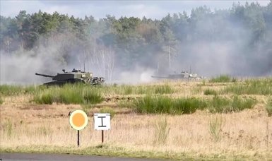 Ukrainian troops complete training in UK for Challenger 2 battle tanks