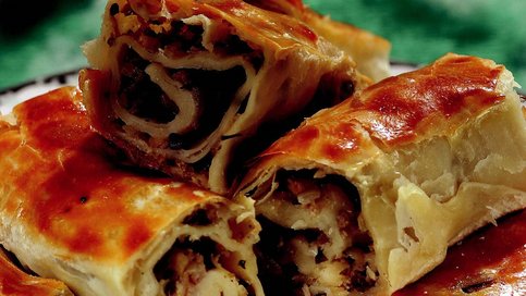 Kıymalı Soğanlı Börek