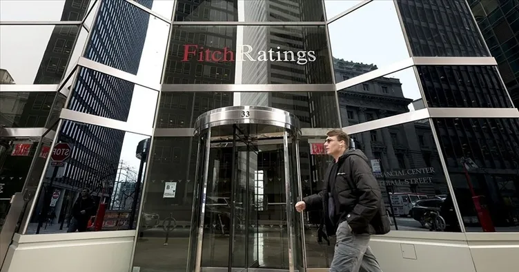 Fitch, Yunanistan’ın kredi notunu artırdı