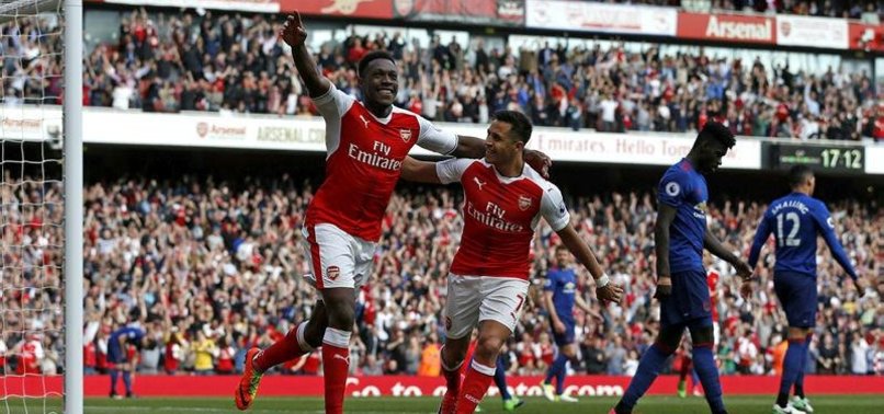 ARSENAL BEATS MANCHESTER UNITED 2-0