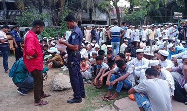 Bangladesh detains 450 Rohingya celebrating Eid on beach