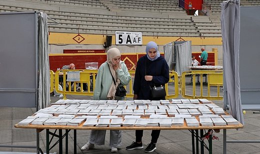 Voters across Europe cast their ballots in EP election