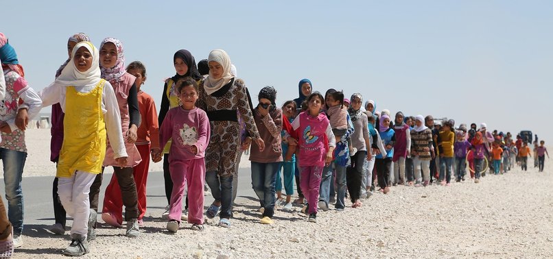 TURKEY TO DISTRIBUTE 100,000 TONS OF FLOUR TO SYRIANS