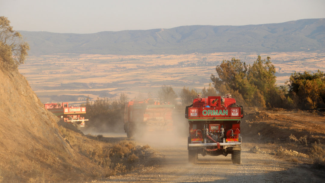 TEKİRDAĞ’DA ORMAN YANGINIYLA MÜCADELE