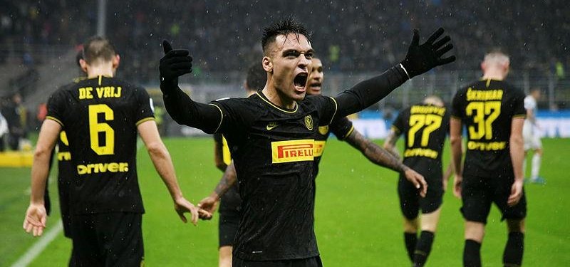 Martinez brace fires Inter Milan top of Serie A