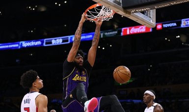 Anthony Davis enjoys big game as Lakers defeat Pistons