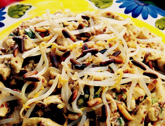 Tahinli Tavuk Salatası