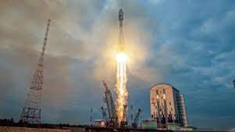 Rus uzay aracı Luna-25 Ay’ın yüzeyine çarptı