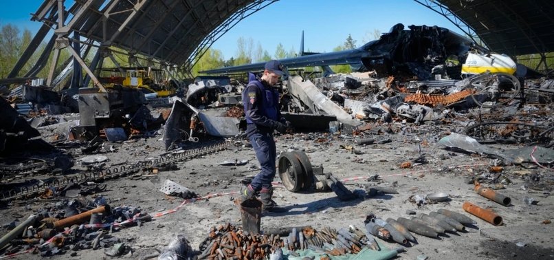 LONDON SEES RUSSIANS WEAKENED IN UKRAINE BY DAMAGED DNIPRO BRIDGES