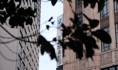 Will laying off Twitter employees violate American law?