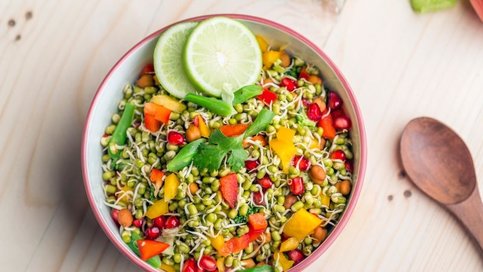 Maş Fasulyeli Narlı Salata