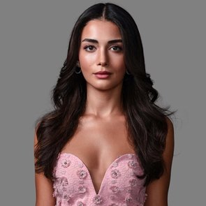 Özge Yağız – Kimdir