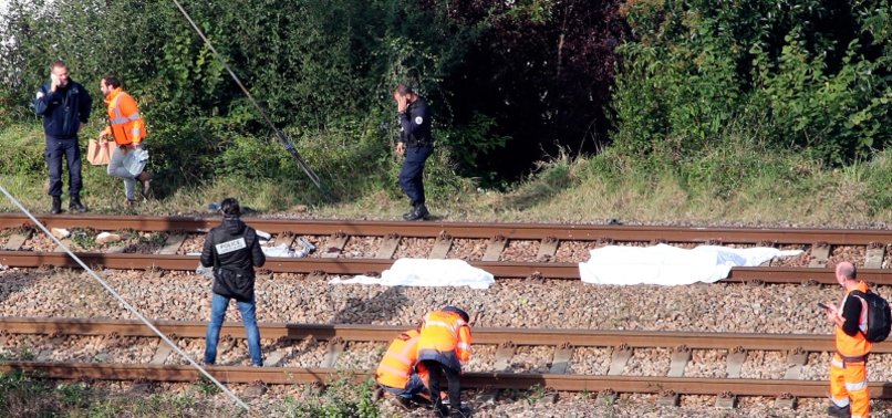 TRAIN CRUSHES 3 TO DEATH IN FRANCE