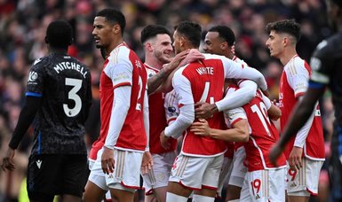 Arsenal get back on track with 5-0 thrashing of Palace