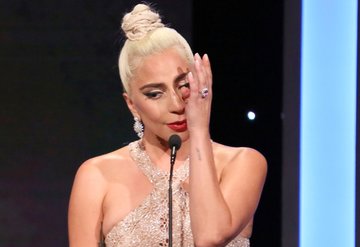 Lady Gaganın göz yaşları!