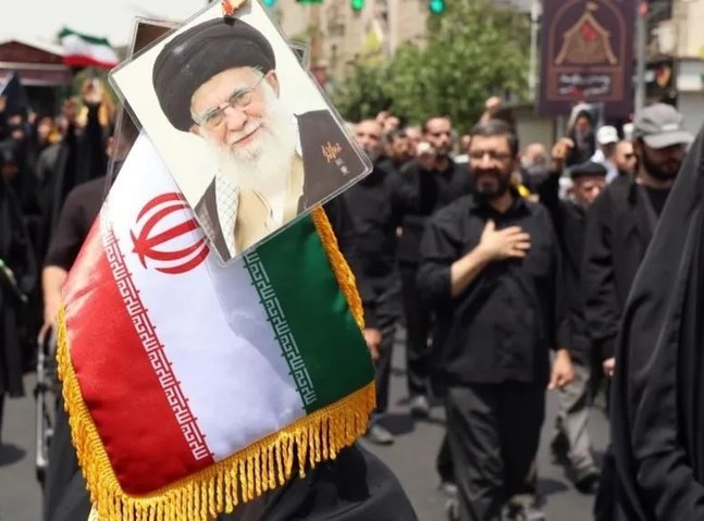 Germany urges citizens to leave Iran