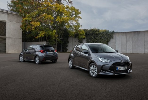 MAZDA2 HYBRİD AVRUPA’YA TOYOTA YARİS KOSTÜMÜYLE ÇIKIYOR