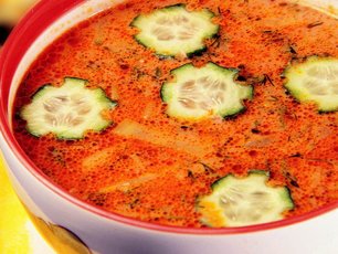 Salatalıklı Domates Çorbası Tarifi