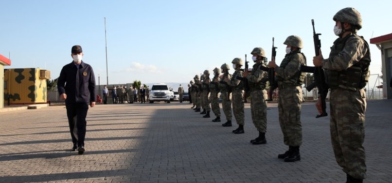 TURKISH DEFENSE CHIEF DOES INSPECTIONS AT SYRIAN BORDER