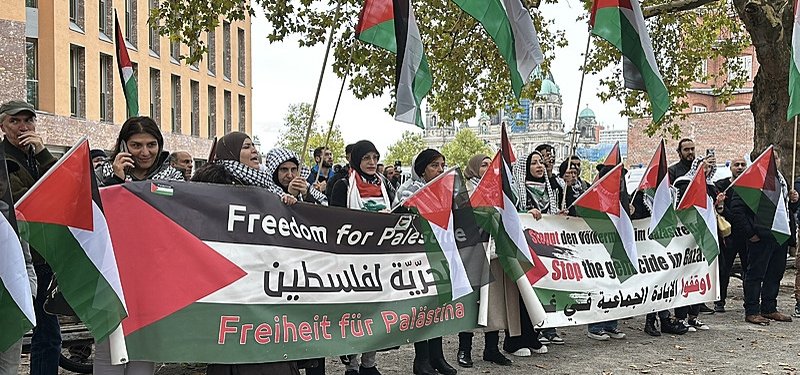 Protest in Berlin against top German diplomat's justification for Israeli attacks on civilians in Gaza