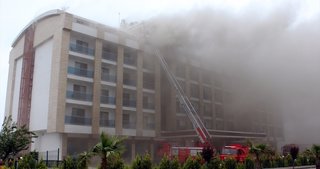 Ordu’da Devlet Sahil Yolu üzerinde bulunan 7 katlı otelde yangın!
