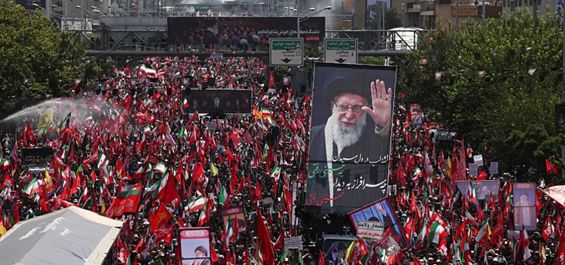 IRANIAN MOURNERS CALL FOR VENGEANCE ON TRUMP DURING KHAMENEI FUNERAL PROCESSION