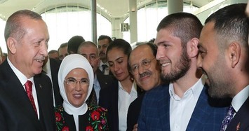 Erdoğan meets MMA champ at opening of Istanbul Airport