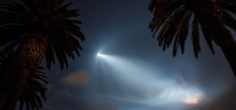 SPACEX ROCKET LIKE GIGANTIC FLASHLIGHT IN CALIFORNIA SKY