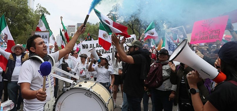 THOUSANDS PROTEST MEXICAN JUDICIAL REFORM