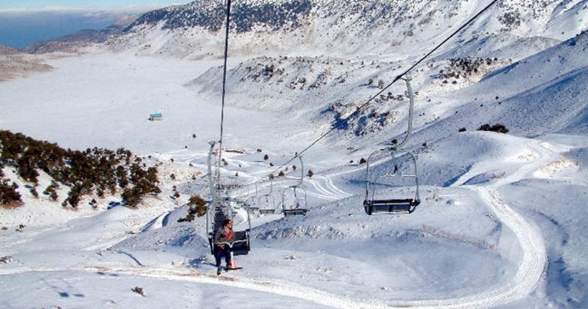 Akdeniz’in kayak merkezinde kar bereketi
